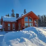 Feriehus Bjørnebo, Family *
